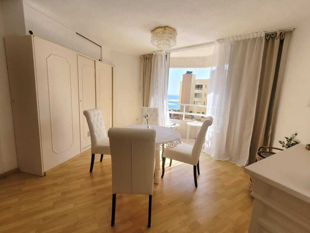 Bequeme Wohnung mit Meerblick auf den Kanarischen Inseln, ideal für Urlaub und Ferienappartements, mit Blick auf den Atlantik und komfortabler Einrichtung.