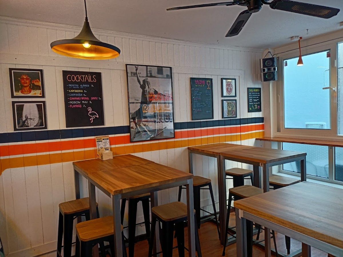 Rebelde Beach bar: Tapasbar in Corralejo