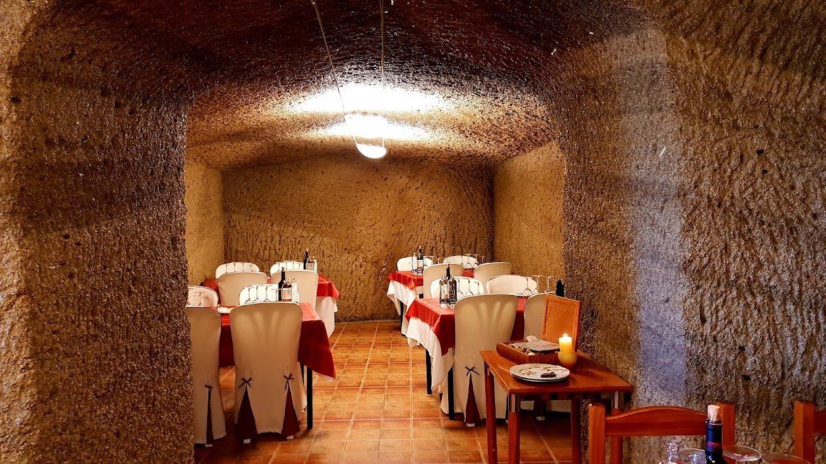 Mirador Cuevas Bascamao: Restaurant in Santa María de Guía