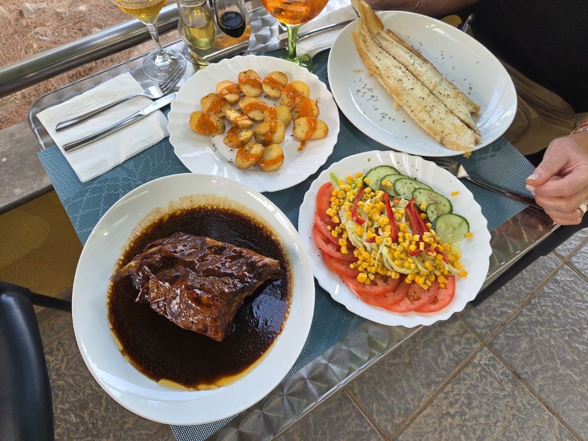 Salsa Ross: Restaurant in San Bartolomé de Tirajana