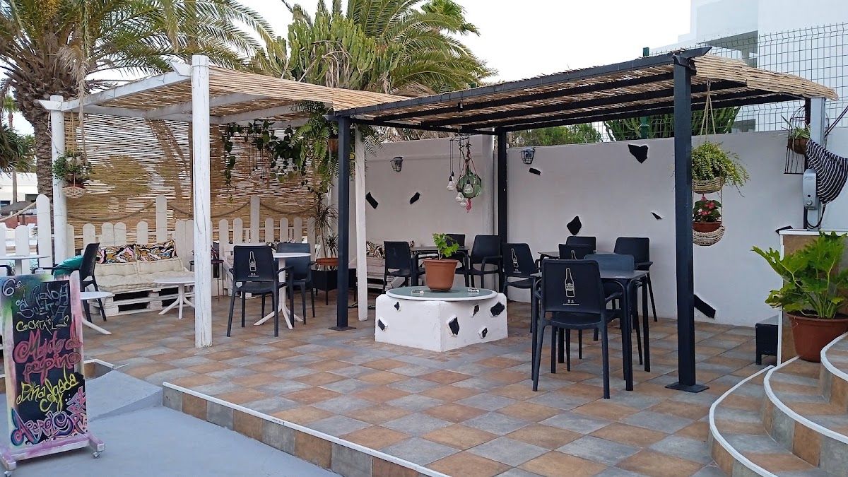 A Rienda suelta Pool Restobar: Restaurant in Costa Teguise