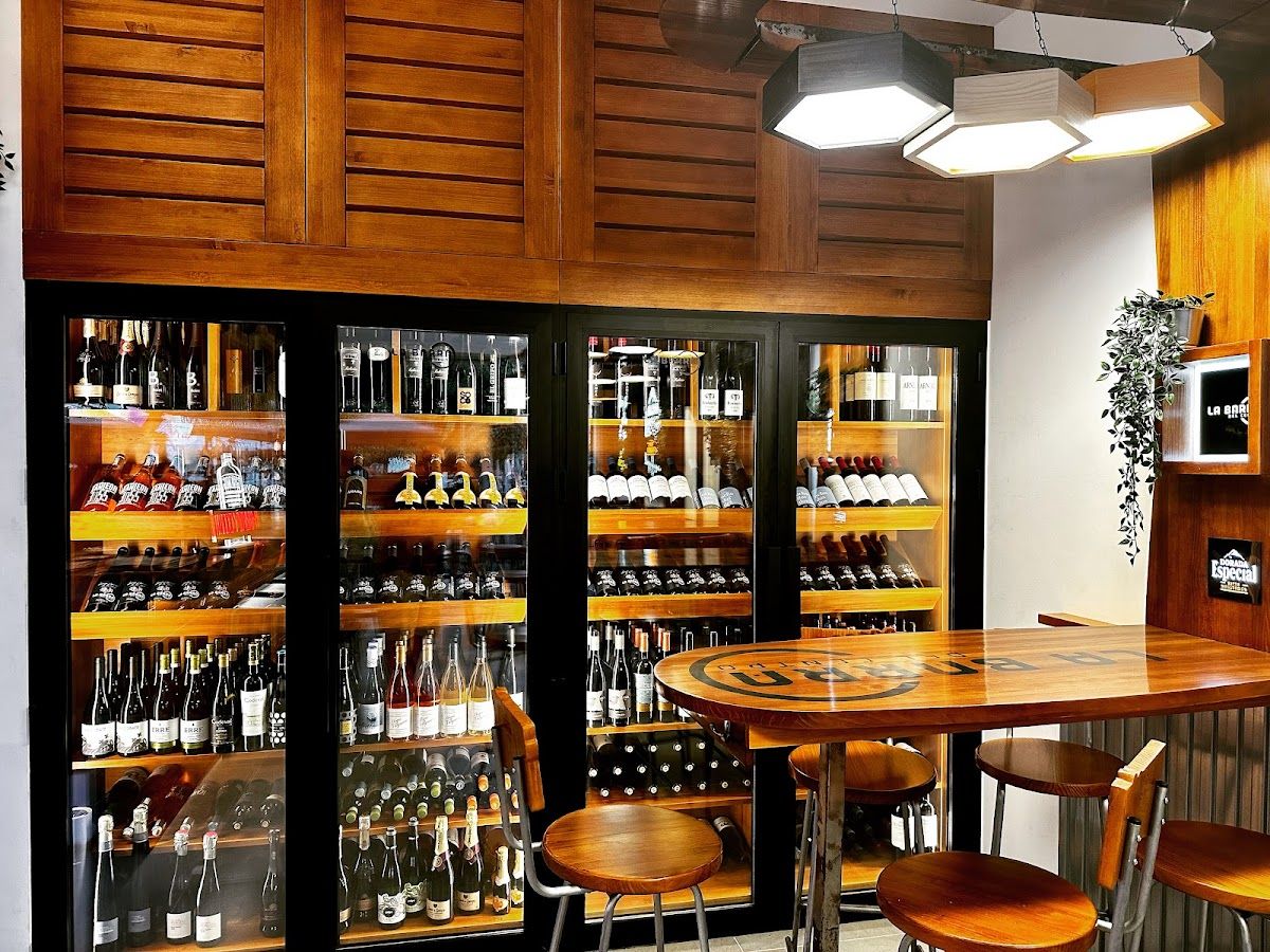 La Barra del Centro Tapas Bar Vermuteria: Tapasbar in Corralejo