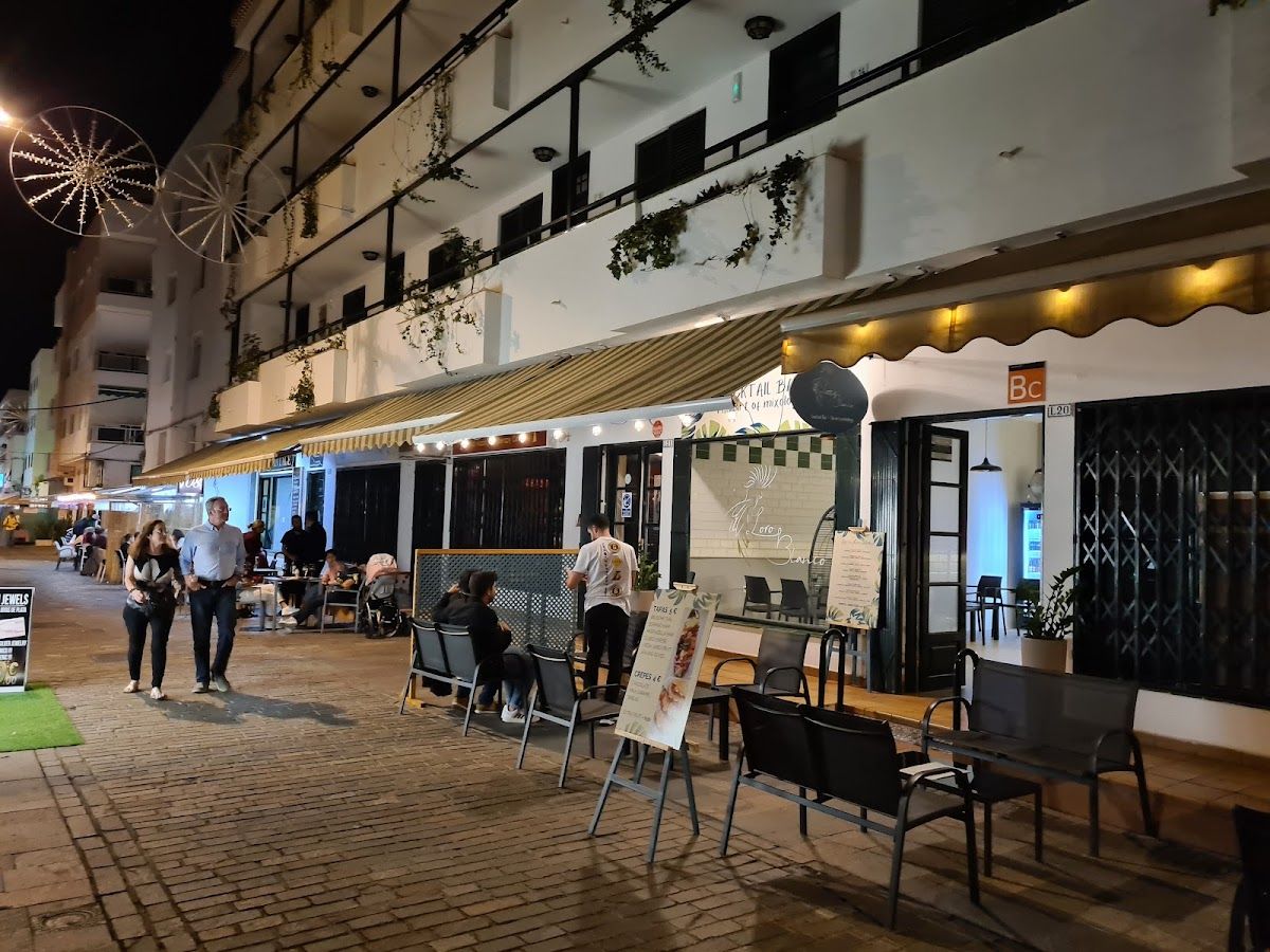 LORO BLANCO – Cocktail & Tapas: Cocktailbar in Los Cristianos