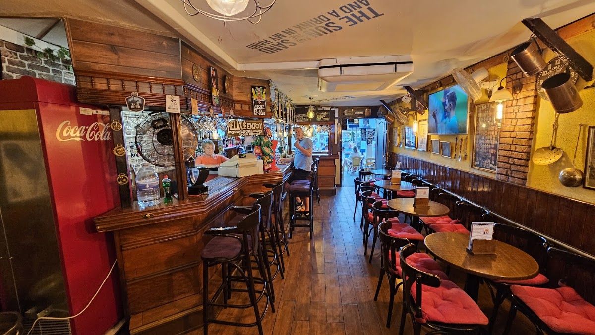 The White Lion Sports Bar: Sportsbar in Puerto del Carmen